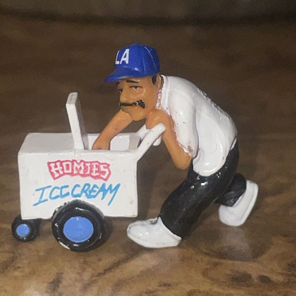 Lil Homies PALETERO Ice Cream Man Series 6 Vinyl Figure 1:32 vendor cart stand